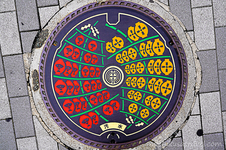 秋田のマンホールカバー