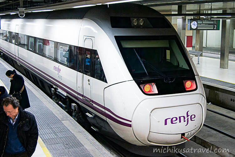 バルセロナ・サンツ駅(レンフェ120系電車)