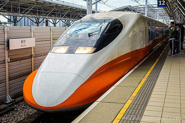 高鉄新竹駅（台湾高速鉄道700T型電車）