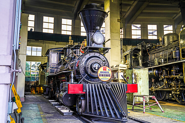 京都鉄道博物館(扇形車庫・国鉄7100形蒸気機関車「義経号」)