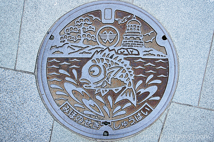 松江のマンホールカバー（美保関）