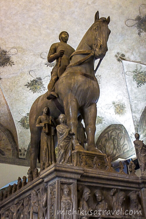 スフォルツェスコ城（Monumento equestre a Bernabò Visconti）