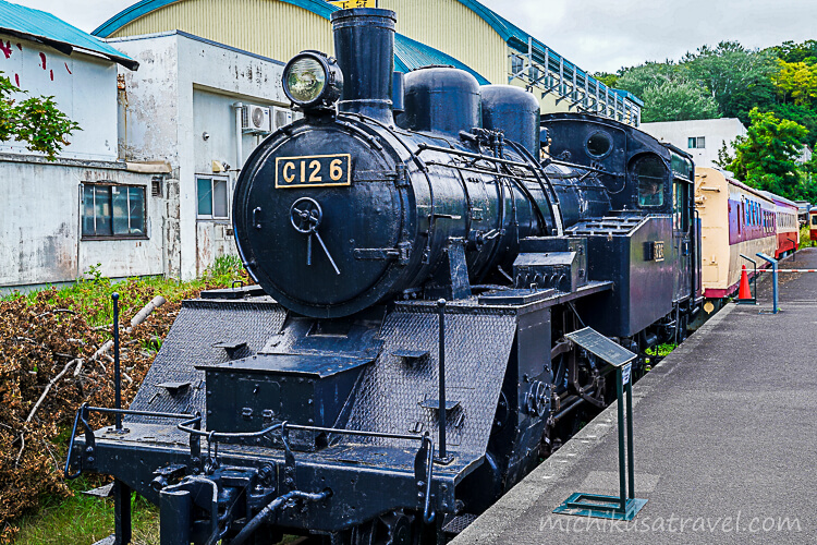 小樽市総合博物館 本館（国鉄C12形蒸気機関車）