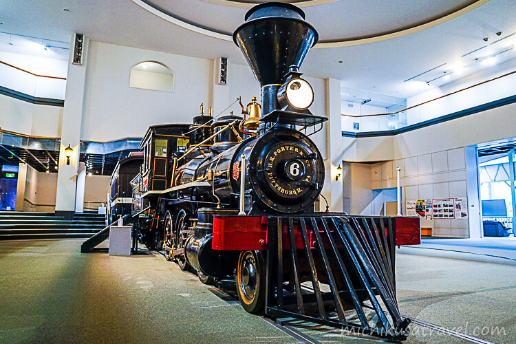 小樽市総合博物館 本館（国鉄7100形蒸気機関車6号機「しずか号」）