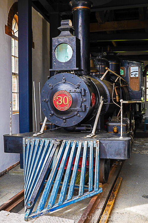小樽市総合博物館 本館（国鉄7150形蒸気機関車「大勝号」）