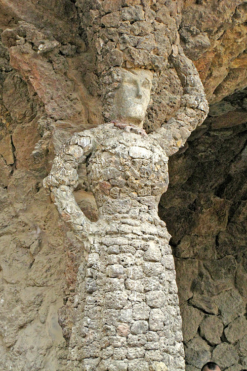 グエル公園の洗濯女の像