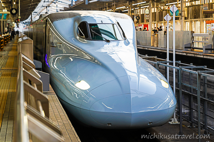 新大阪駅（新幹線N700系電車）